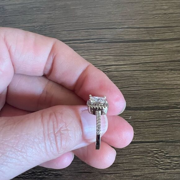 CZ Diamond Ring-perfect condition - Picture 4 of 9